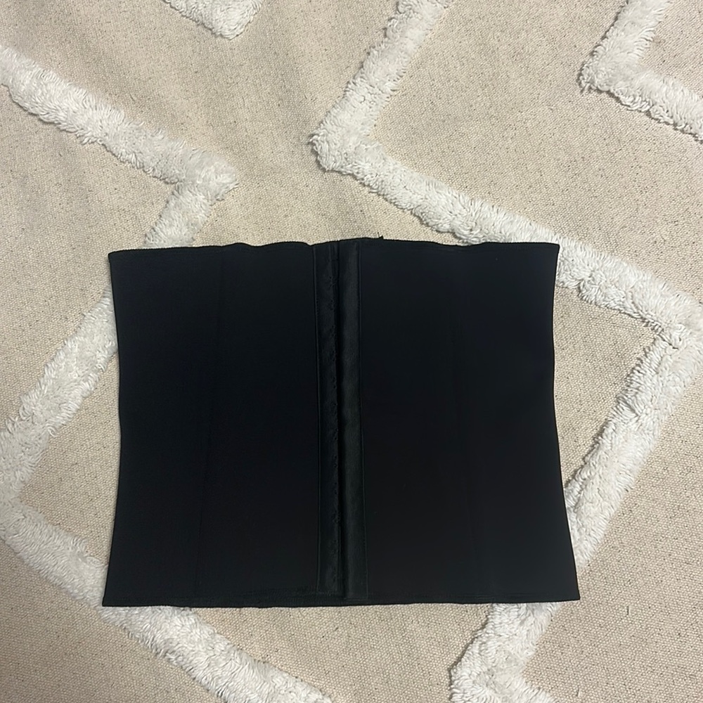 Skims waist trainer